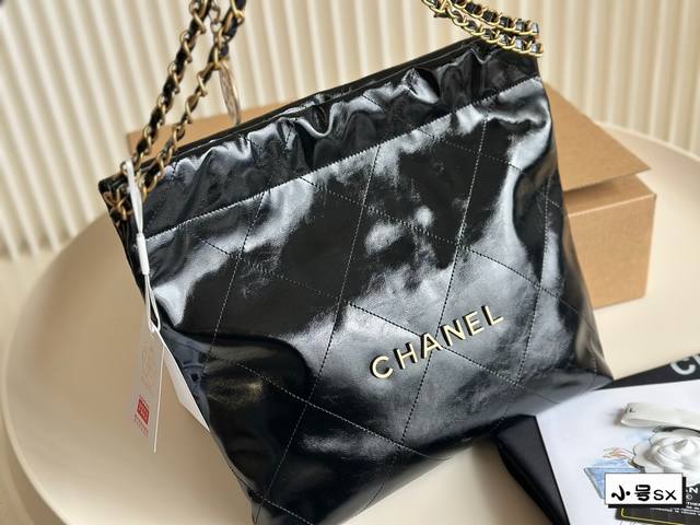 飞机盒 Chanel 千呼万唤的牛皮系列 今年火遍全网的垃圾袋 不多说啦直接上现货 搜索 小香家 垃圾袋 尺寸31*35