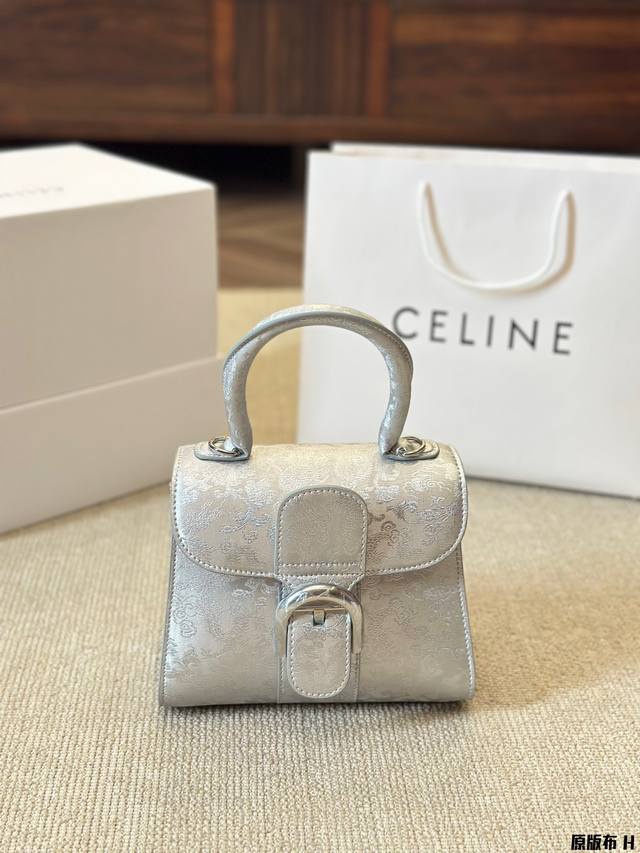 原版布 Delvaux Brilliant 德尔沃 近年超火的品牌 气质完全不输于对爱马仕的喜欢 非常大气 气质 低调的一款风琴包 全牛皮box