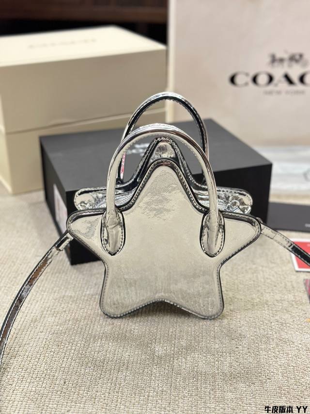 牛皮版本 金银 /其他 Coach 新品 Star手袋 一闪一闪亮晶晶 女手袋采用奢华的镜面金属光泽皮革制作 大包身采用独特的五