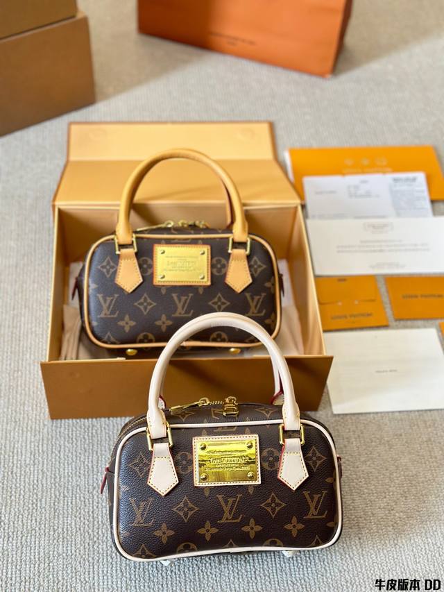 牛皮版本 Lv 中古 枕头包 中号手袋这款favorite 中号手袋以monogram 帆布制成，可手拿，肩背两用。配有可拆卸式肩带和金属链条。