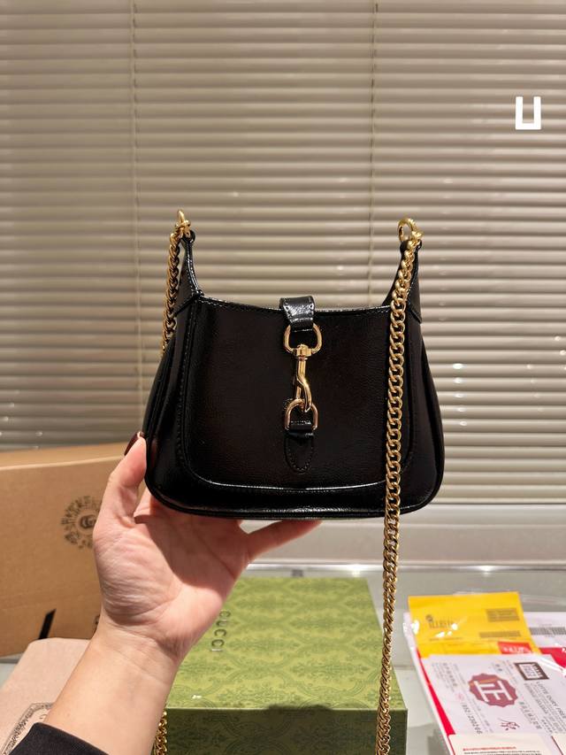 原厂皮定制 纯皮 Gucci 全新 Jackie Notte 手袋 这款全新 Jackie Notte 手袋由品牌创作总监 Sabato De