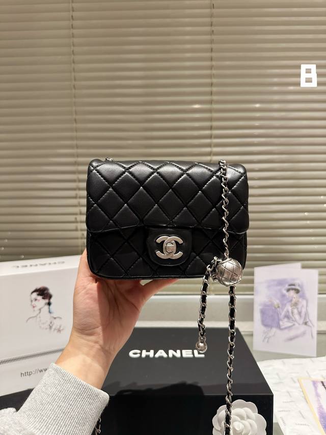 配盒 Size：17Cm 升级版出货 Chanel小香家 金球cf17 黑色 手感软软糯 香奈儿 太太太美了好精致！ D