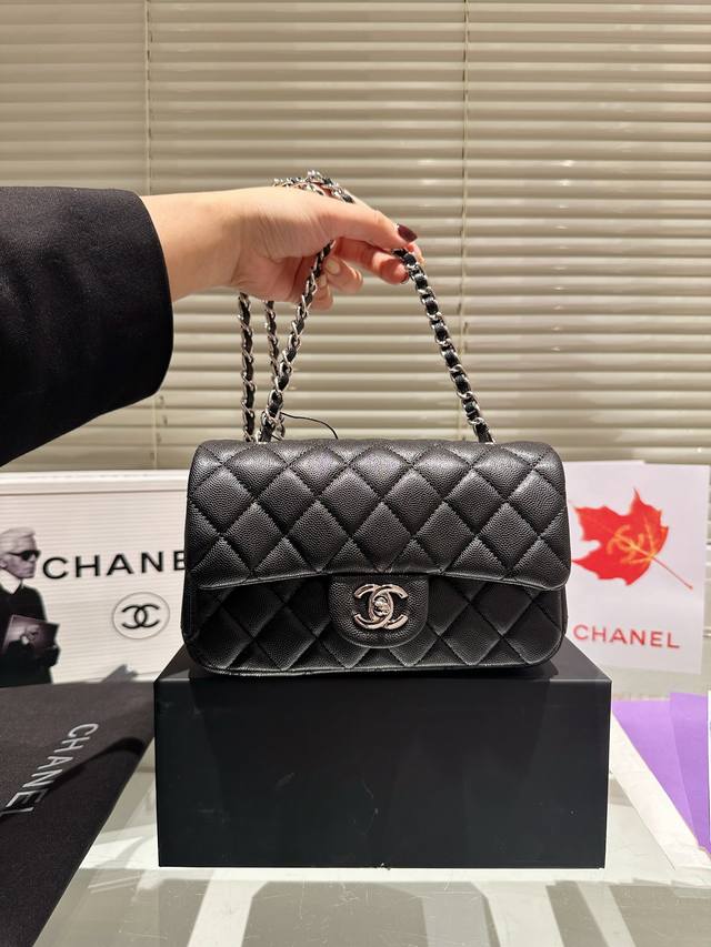 鱼子酱 Chanel 链条方胖子cf包 慵懒随性又好背 上身满满的惊喜 高级慵懒又随性 彻底心动的一只 Size：20C