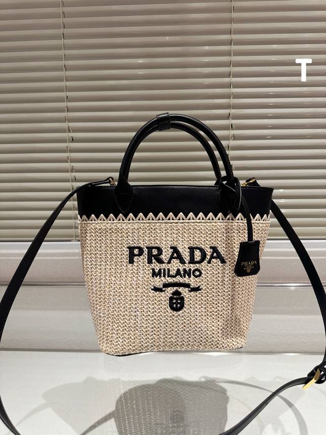 Prada 草编托特包 休闲百搭轻便实用！ 上身超好看草编系列 尺寸21.24