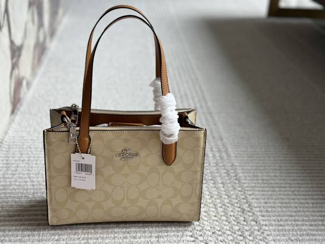 Size：25*18Cm C家 托特包 经典logo购物袋tote包 一年四季都可以用！ 搜索coach 购物袋