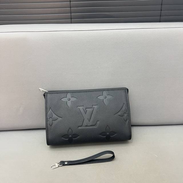 Louisvuitton 路易威登 头层牛皮手拿包手袋 手包 采用精湛镶嵌细工，实物拍摄 原厂原版面料 27 X 16Cm。