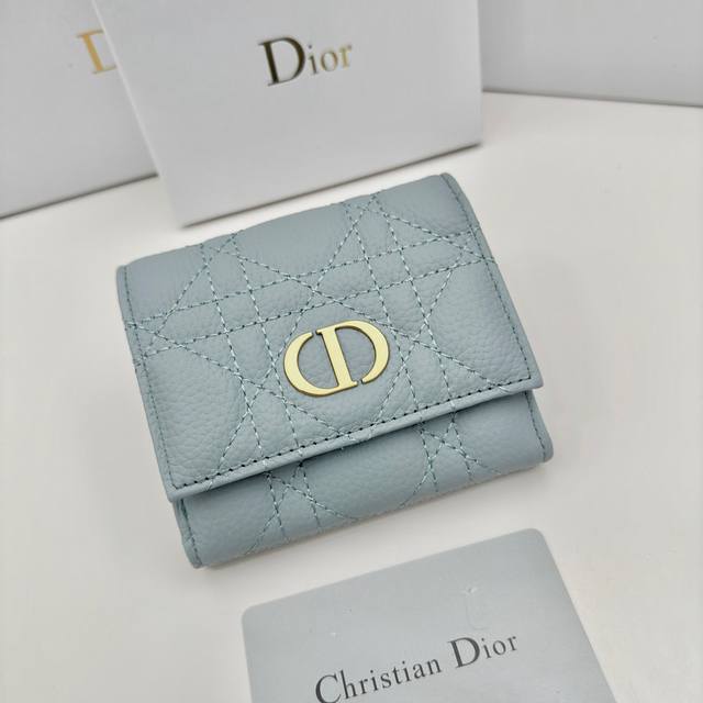 Dior 3860颜色 黑色 米色 蓝色尺寸 11*10*2Dior专柜最新款火爆登场！采用头层牛皮，做工精致， 媲美专柜！多功能小钱包，超级实用！