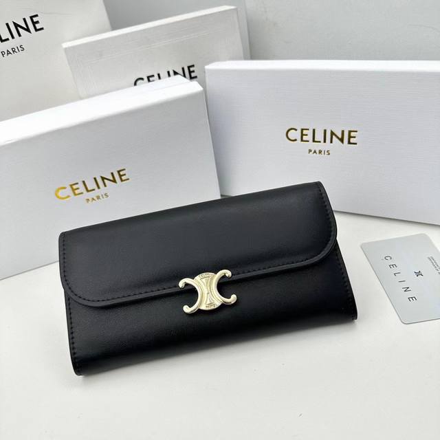 Celine A04颜色 黑色 棕色 粉红尺寸 19*10.5*3.5Celine 专柜同步，专柜品质顶级进口牛皮 海外订制钥匙扣五金 做工油边精湛