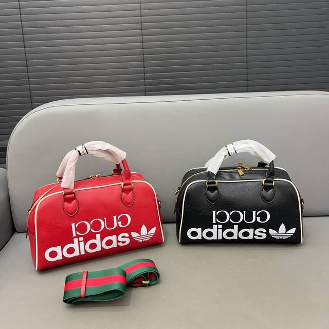 Adidas X Gucci 阿迪达斯联名古奇 迷你旅行包 手提单肩斜挎包 采用精湛镶嵌细工，经典百搭 实物拍摄 原厂原版面料 配送防尘袋 32 X 1