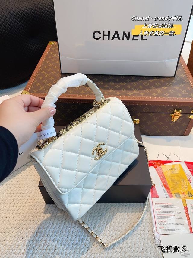 配礼盒. Chanel/香奈儿 Trendy.手柄口盖链条单肩斜挎包 原版品质 爆款 手感超级好 原版五金 超级大牌 以华丽高贵的外形成为当下最炙手可热