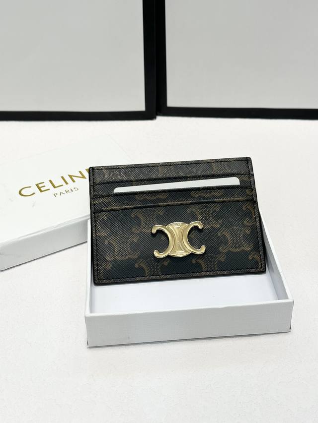 颜色 老花尺寸 10*7.5 Celine 专柜同步最新款出货！采用里外头层小牛皮 ，做工精致，超多卡位，超薄款设计，携带方便