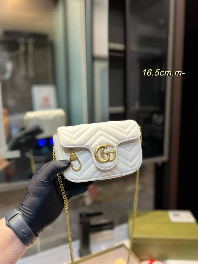 礼盒包装 Gucci古奇 经典百搭款marmont 马尔蒙马蒙太适合春夏啦 单肩包斜挎包女包 美到无法无天的款式 今年简直引领时尚最in元素 做了几个月