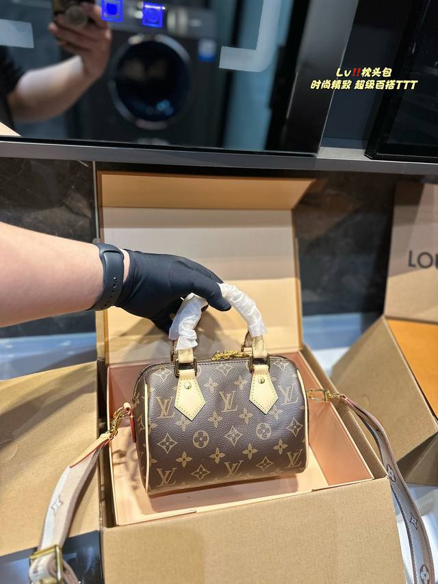 折叠飞机礼盒 Lv Speedy 20枕头包 Lv 新款系列 枕头包 手袋,全网首发 Lv Speedy Nano 枕头包这款retiro 手袋