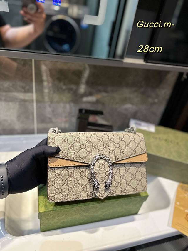 礼盒包装 Gucci 高版本经典dionysus酒神包全新升级 就是alessandro亲自设计的，名字来源于古希腊罗马神话中的酒神。独家定制市面最高版