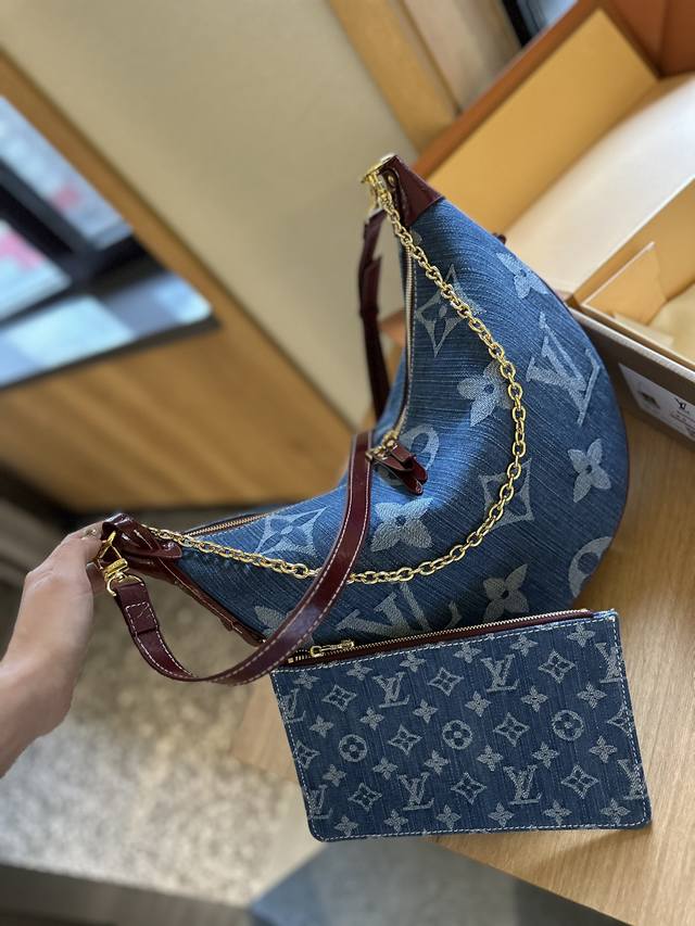 折叠礼盒包装 Size：38*26Cm Lv 中古 Loop 牛仔 腋下包 太戳我了吧！上身效果！ 啥也不说啦！订起来…. Dd