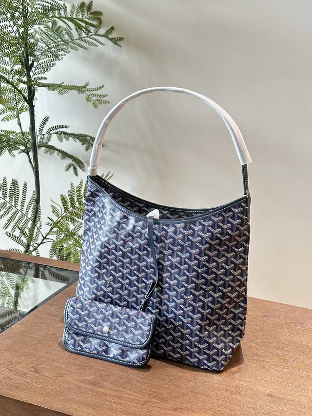 Goyard Hobo Bag新登场 Goyard Boheme Hobo Bag有着像artoistote 拉链封口的特色，不只是实用性加分，