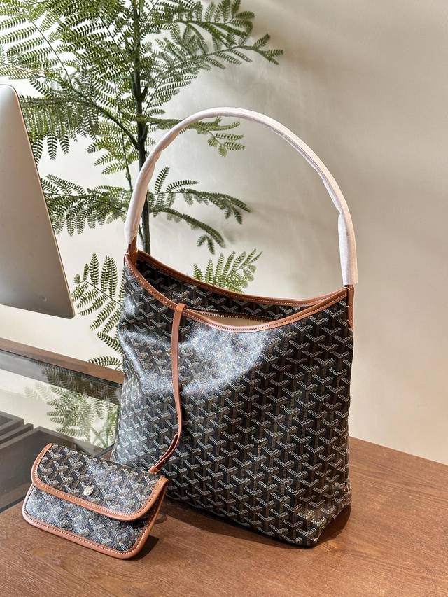 Goyard Hobo Bag新登场 Goyard Boheme Hobo Bag有着像artoistote 拉链封口的特色，不只是实用性加分，