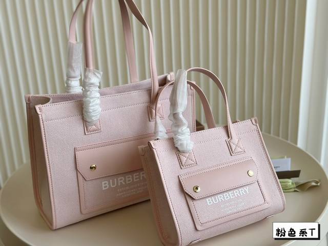 Burberry 帆布tote 不敢想，这只包姐妹们你们背上会有多好看直接比桂桂的零头 这么好看的粉色，甜妹属性爆棚小号的托特也能放下学习ipad哦~ 23Cm