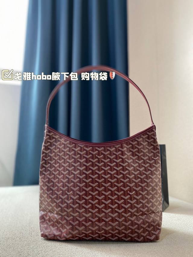 无盒 升级版 Size：32*25Cm 戈雅 新品hobo腋下包 皮料 皮料 做工都升级哦！ 从头到尾全部都是客订哦！ Hobo太适合通勤啦！ 搜索戈雅 购物袋