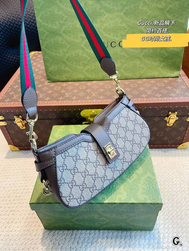 配礼盒 Gucci Ophidia手袋 腋下包 百搭经典 闭眼入 复古高级 还配一条长肩带 可斜挎 。源自 Guccio Gucci 首 字母缩写的经典交织字母