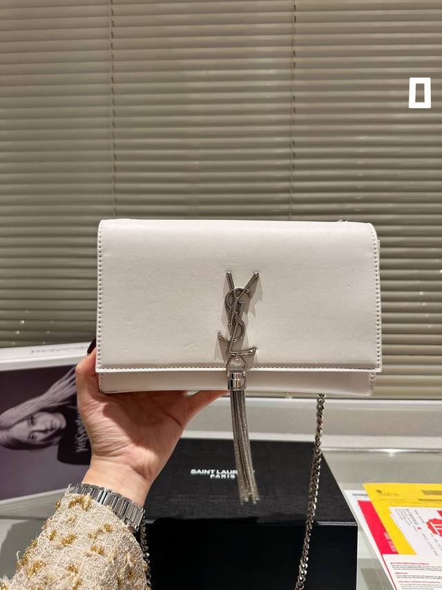 鳄鱼纹 平纹 Ysl 链条包 Kate Chain And Tassel Bag In Textured Leather 最新最佳最实用！这个系列最核心的设计便