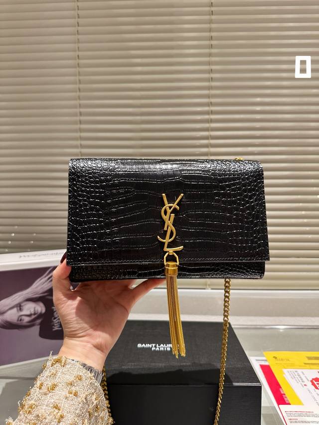 鳄鱼纹 平纹 Ysl 链条包 Kate Chain And Tassel Bag In Textured Leather 最新最佳最实用！这个系列最核心的设计便