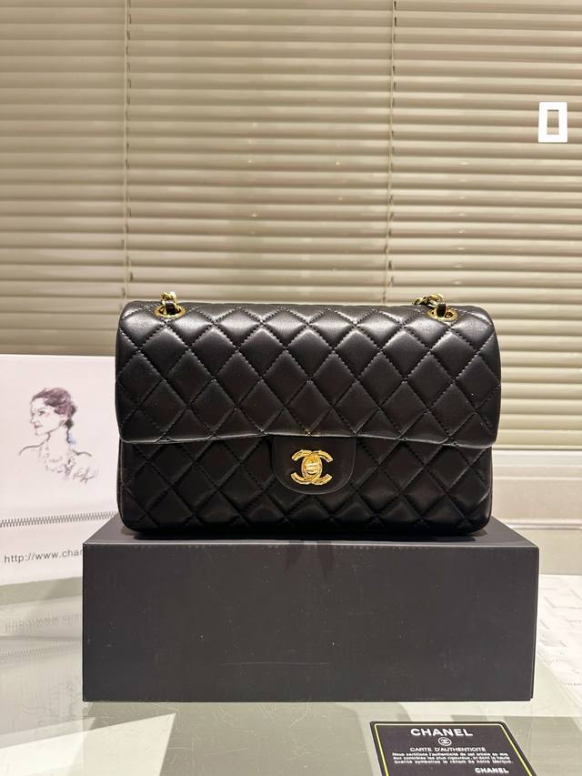 原单品质 “复刻版 Chanel 26Cm Cf ” Chanel礼盒专柜包装 无疑是个美胚子简直就是狙击小仙女们心脏的利器珍珠女孩的优雅与温柔就像珍珠本身的特