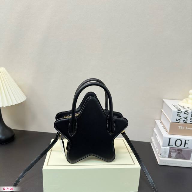 配折叠盒 蔻驰coach 新品 Star手袋一闪一闪亮晶晶 女手袋采用奢华的镜面金属光泽皮革制作大包身采用独特的五角星轮廓 超酷的镜面效果非常适合时髦精们凹造型