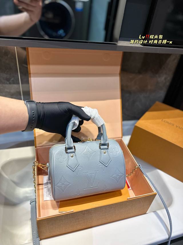 礼盒包装 Lv Speedy 20Cm枕头包 无论版型 内里和专柜毫无差别 真正原版复刻 内里可拆卸 火遍全球的爆款机场大包 机车女神包 明星同款 贵气而充满活