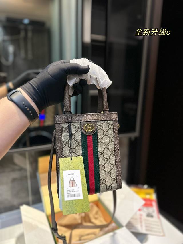 折叠飞机礼盒 折叠礼盒 官网飞机箱 Gucci 新款琴谱包 小tote 完全是新风格！ 超大容量 高级感满满 真的好好看！尺寸：15.20Cm - 点击图像关闭