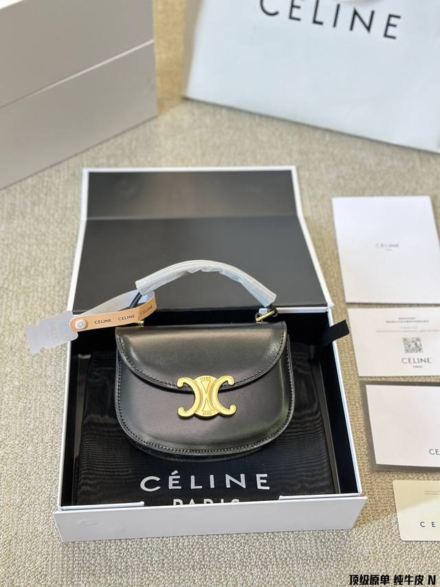 顶级原单 纯牛皮 Céline Mini 手提小猪包 最近发现 复古的风潮 持续升温 Lisa作为赛琳亚洲唯一代言人 老花马鞍包尺寸：15 12Cm