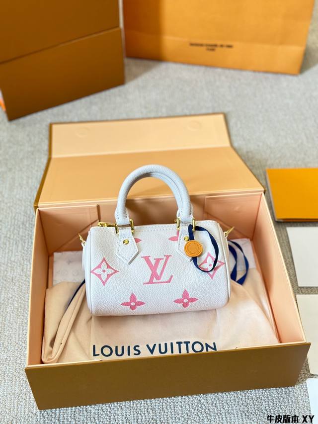 牛皮版本 Lv Speedy 16Cm枕头包 无论版型 内里和专柜毫无差别 真正原版复刻 内里可拆卸 火遍全球的爆款机场大包 机车女神包 明星同款 贵气而充满活 - 点击图像关闭