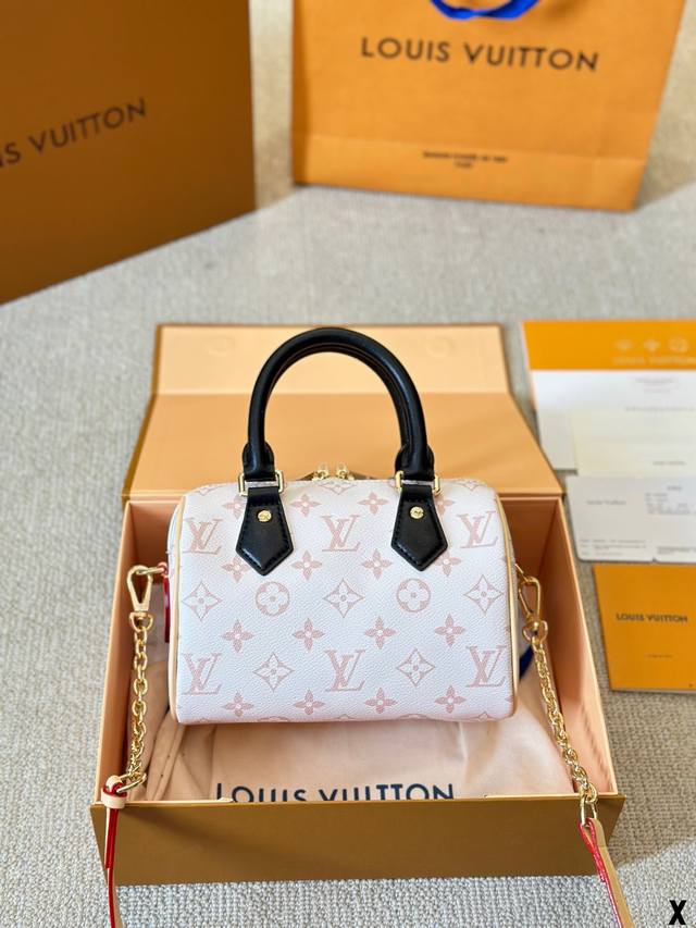 沙丘色 Lv Speedy 20Cm枕头包 无论版型 内里和专柜毫无差别 真正原版复刻 内里可拆卸 火遍全球的爆款机场大包 机车女神包 明星同款 贵气而充满活力