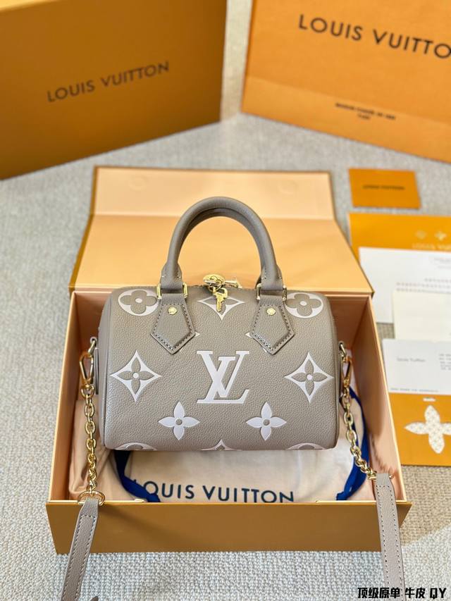 顶级牛皮版本 Lv Speedy 20Cm枕头包 无论版型 内里和专柜毫无差别 真正原版复刻 内里可拆卸 火遍全球的爆款机场大包 机车女神包 明星同款 贵气而充