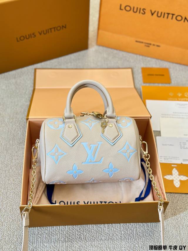 顶级牛皮版本 Lv Speedy 20Cm枕头包 无论版型 内里和专柜毫无差别 真正原版复刻 内里可拆卸 火遍全球的爆款机场大包 机车女神包 明星同款 贵气而充