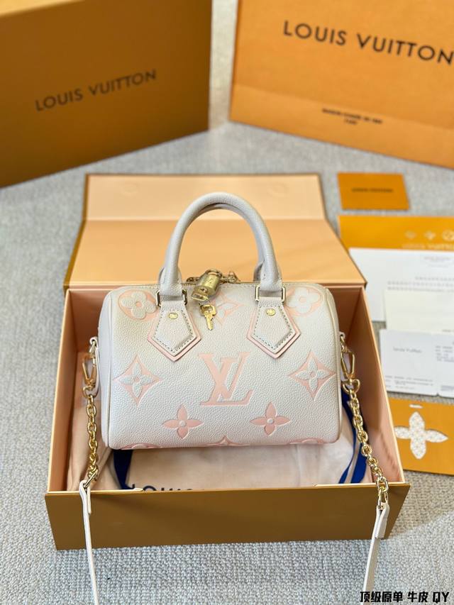 顶级牛皮版本 Lv Speedy 20Cm枕头包 无论版型 内里和专柜毫无差别 真正原版复刻 内里可拆卸 火遍全球的爆款机场大包 机车女神包 明星同款 贵气而充