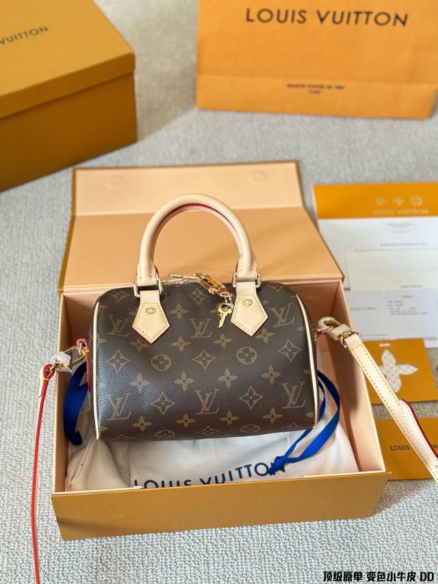 顶级原单 变色小牛皮 Lv Speedy 20Cm枕头包 Lv 新款系列 枕头包 手袋,全网首发 Lv Speedy Nano 枕头包这款retiro 手袋以标