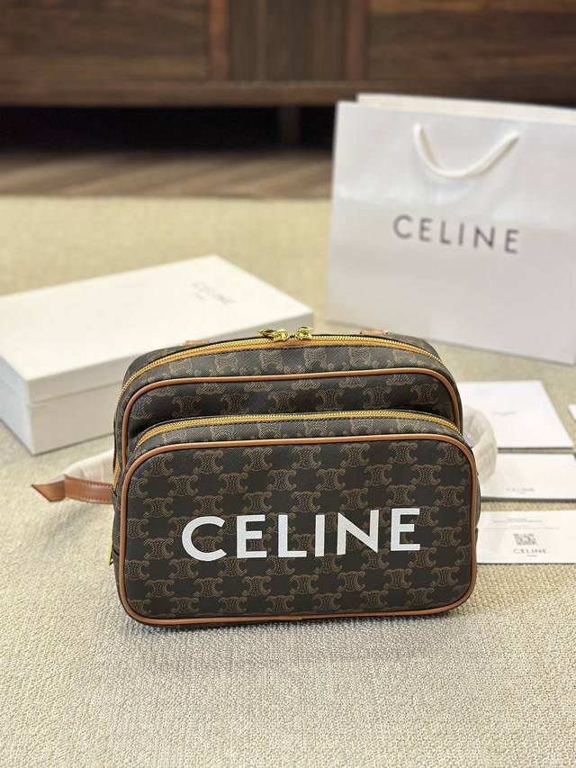 Celine 老花双肩包新品 延续凯旋门 复古斜挎 ， 耐看经典印花一点都不老套 尺寸 25 20Cm