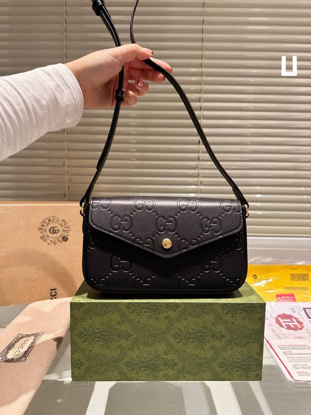 Gucci新品古奇斜挎包 推荐新款 压纹包包 超百搭 尺寸21Cm