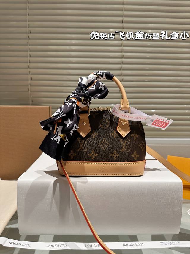 Lv Lv Alma Bb老花贝壳包 原版高品质 包包这款retiro 手袋以标志性的老花面料制成 经典永恒。优雅低调的外形设计和宽敞的包身更加入了实用性。使用