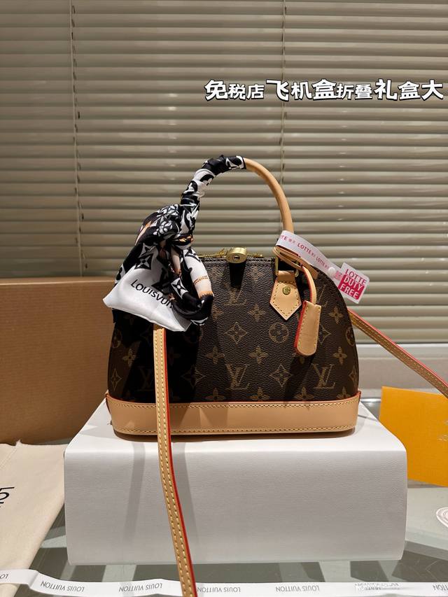 Lv Lv Alma Bb老花贝壳包 原版高品质 包包这款retiro 手袋以标志性的老花面料制成 经典永恒。优雅低调的外形设计和宽敞的包身更加入了实用性。使用