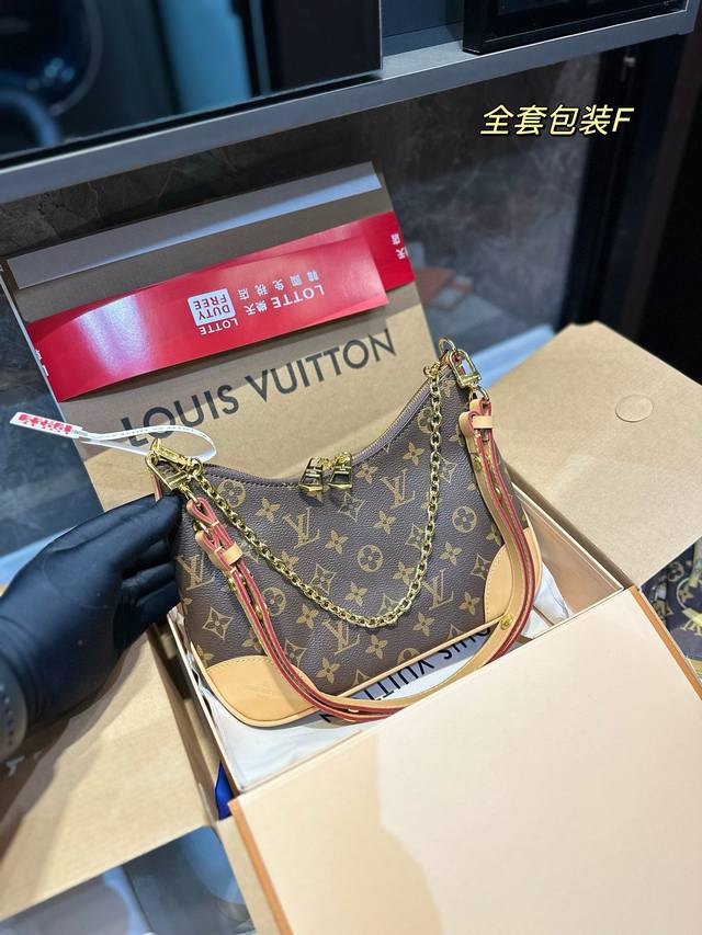 Lv 新款 Lv 新款boulogne牛角包 拉链 老花 皮肩带 轻便 大容量▼ 斜挎 单肩 腋下 手提 一包四背，链条点8和肩带都可拆卸 刚拿到有点压扁了，装