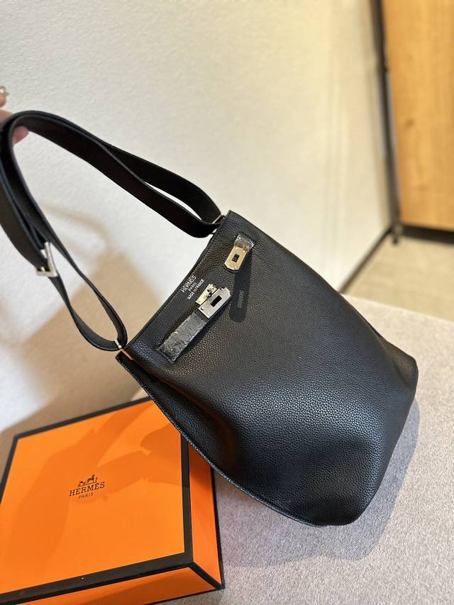 折叠礼盒包装 爱马仕 2024 最新款水桶包 Hermès Introduces 10 New Handbags For Spring Summer2024#爱