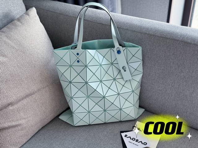 无盒 升级 Issey Miyake Baobao 三宅一生6X6 购物袋 尺寸 34X34Cm 太适合夏天啦 又轻又方便小清新~ 橘粉色 薄荷绿