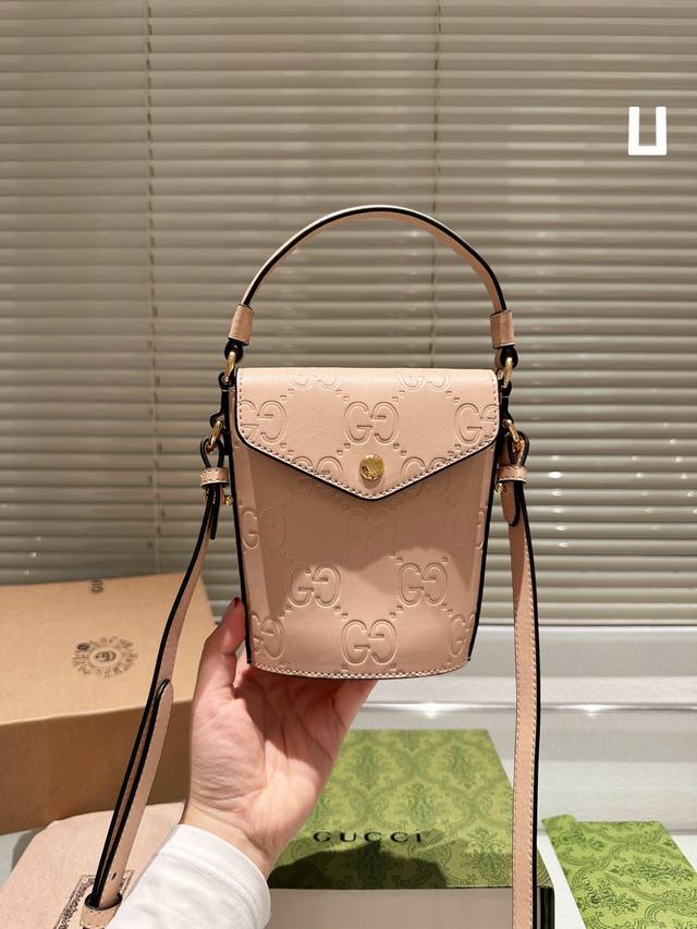 Gucci新品古奇手提斜挎包 推荐新款 压纹包包 超百搭 尺寸13.17Cm