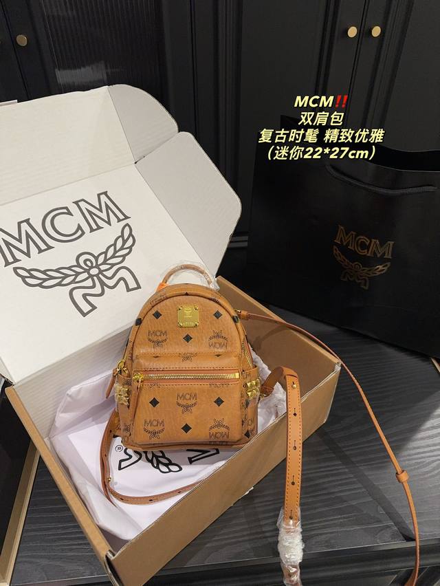 尺寸22.27 Mcm 迷你双肩包 这款双肩包的设计时尚简约，经典而不过时，适合不同场合和搭配需求。它的容量适中，可以容纳日常必需品，同时又不会显得过手沉重。此