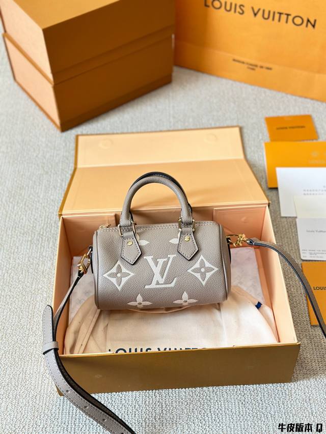 牛皮版本 Lv Speedy 16Cm枕头包 无论版型 内里和专柜毫无差别 真正原版复刻 内里可拆卸 火遍全球的爆款机场大包 机车女神包 明星同款 贵气而充满活