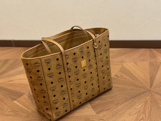 无盒 Size：30*33Cm Mcm 新款购物袋 升级版拉链款shopper 改变后的[它 你是否更爱它了！ 原单！青岛出品！