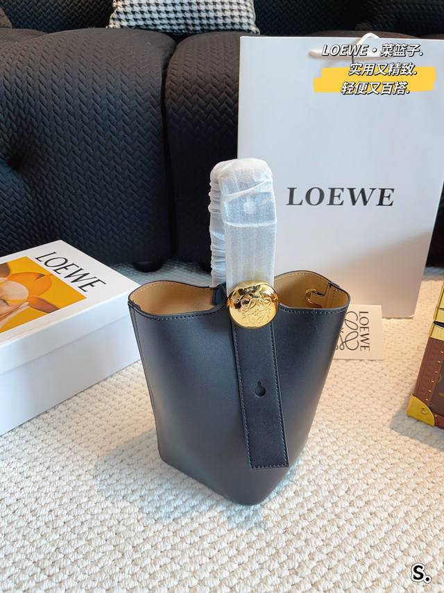 配礼盒. 罗意威loewe 发财桶 通勤包王 我看谁还没有！ 极简风大气又高级 简约的几何造型几乎找不到 Logo 漫不经心的时髦感瞬间拉满 这不就是今年流行的