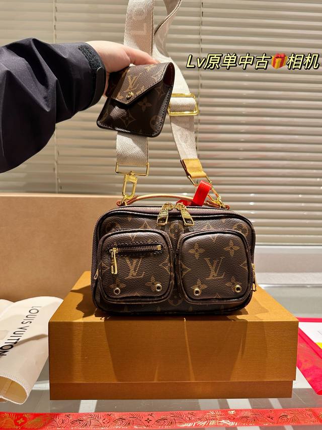 折叠礼盒 Lv Utility Crossbody 手袋最新款相机包手提单肩斜挎二合一尺寸：18*11*10Cm 肩带可以拆卸可以调节 零钱包可以拆卸 - 点击图像关闭